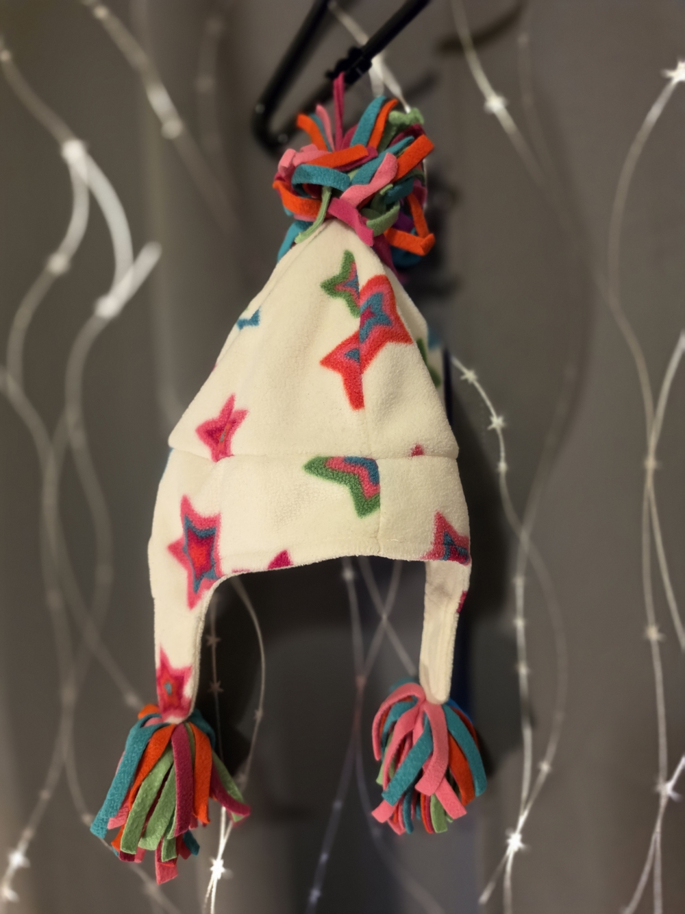 GAP Cream Fleece Kids Pom-Pom Star Hat with Multicolor Tassels
